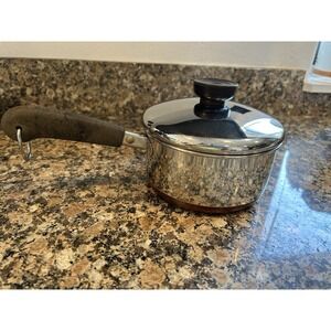 Revere Ware 1801 1 quart Sauce Pan with Lid #88 Made in Clinton, Illinois
